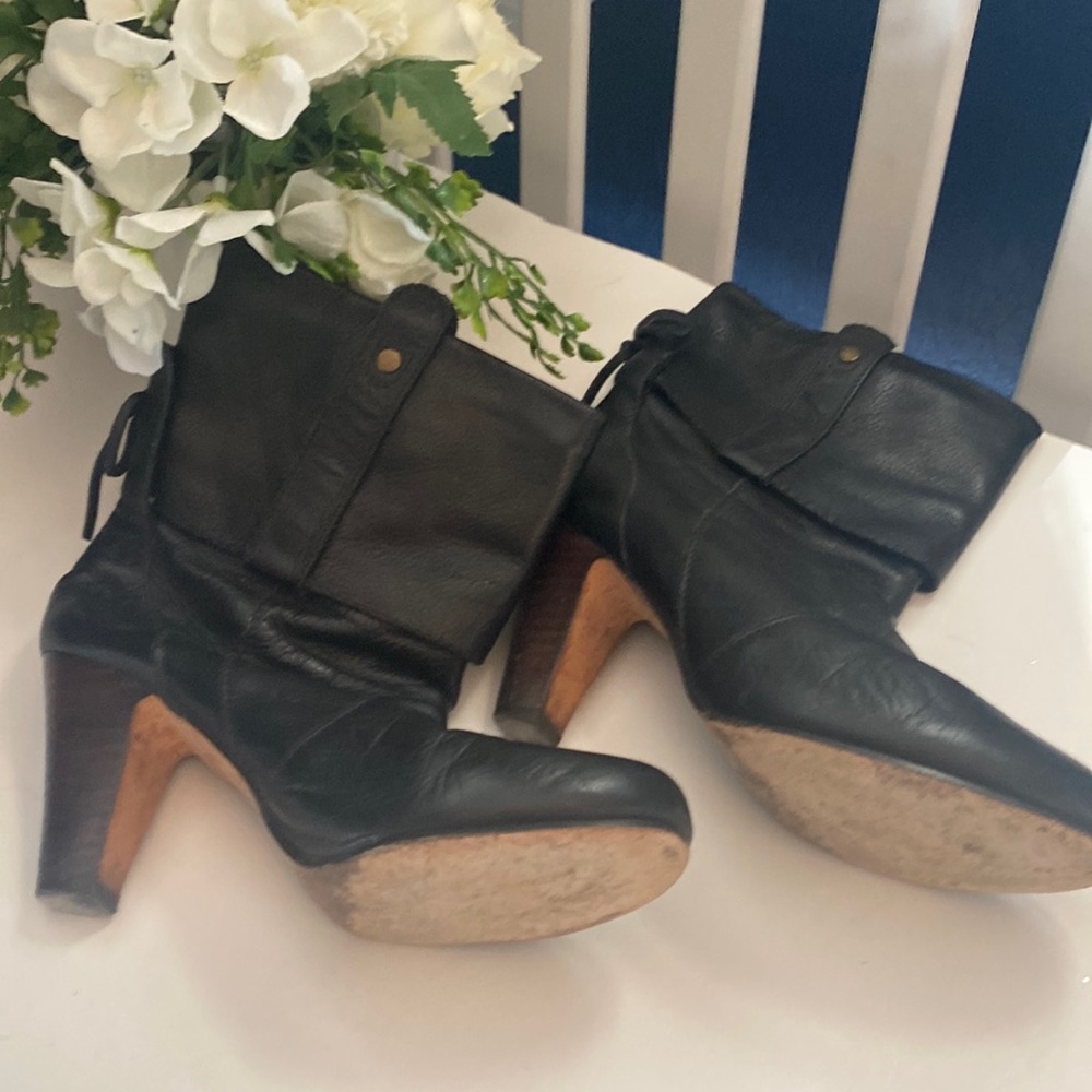 Roxy black genuine leather boots.